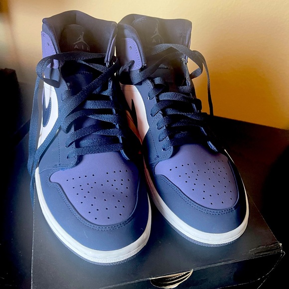 Jordan Other - Obsidian Jordan 1 Mid